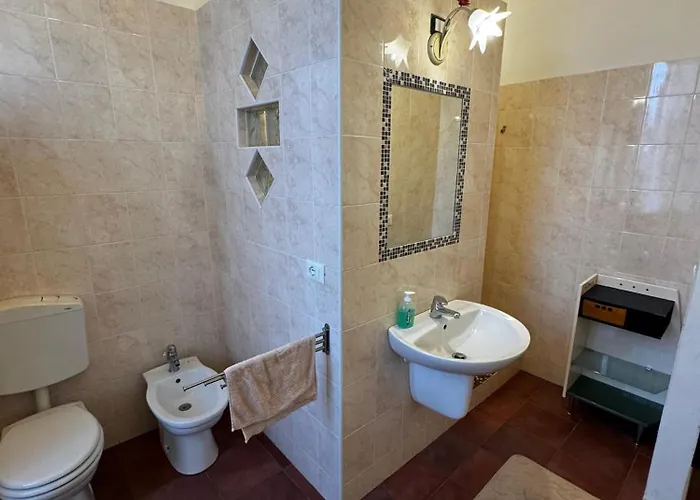 Mezzano فندق مبيت وإفطار 3*